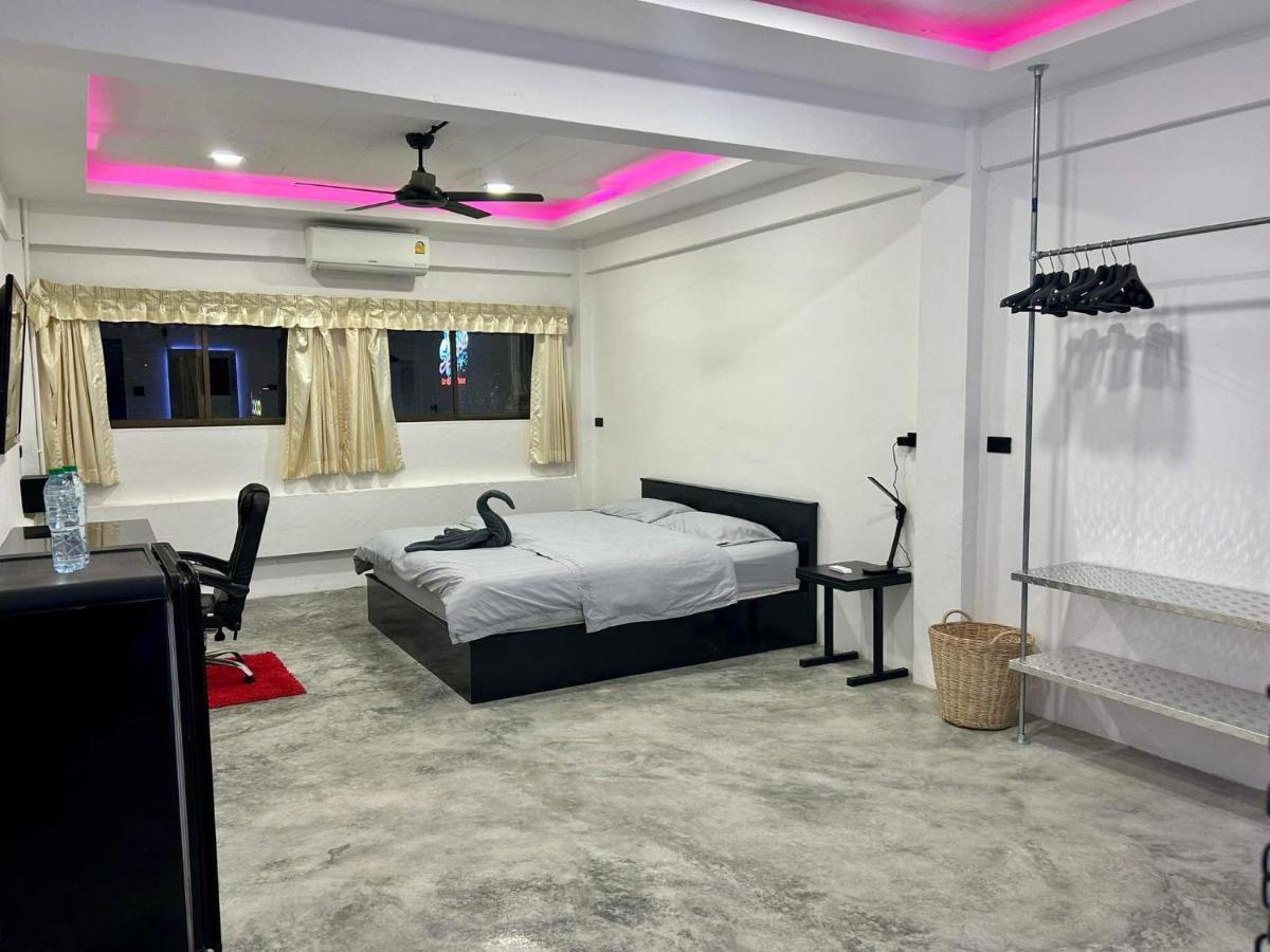 Splash Bar And Guesthouse Pattaya Extérieur photo