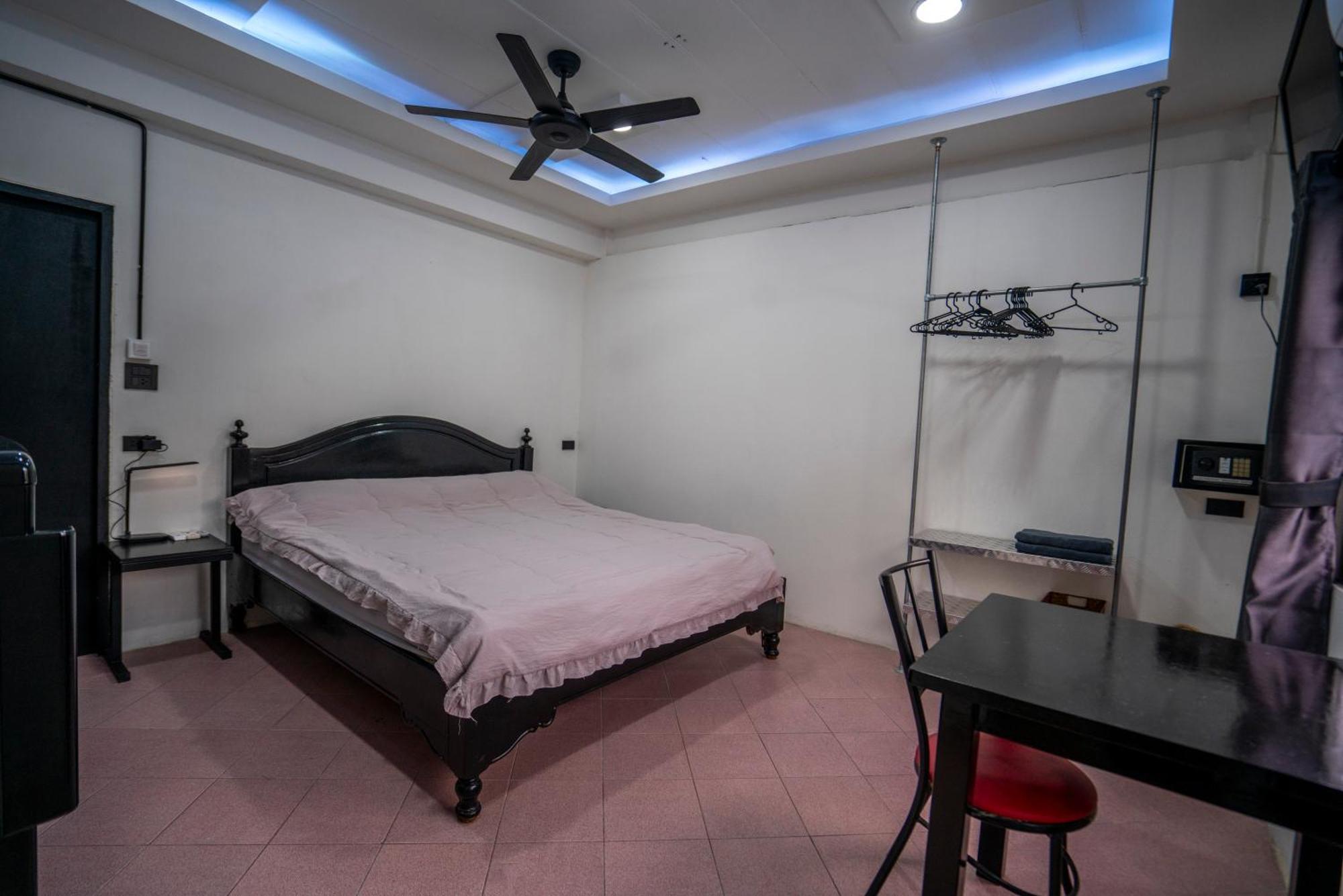 Splash Bar And Guesthouse Pattaya Extérieur photo