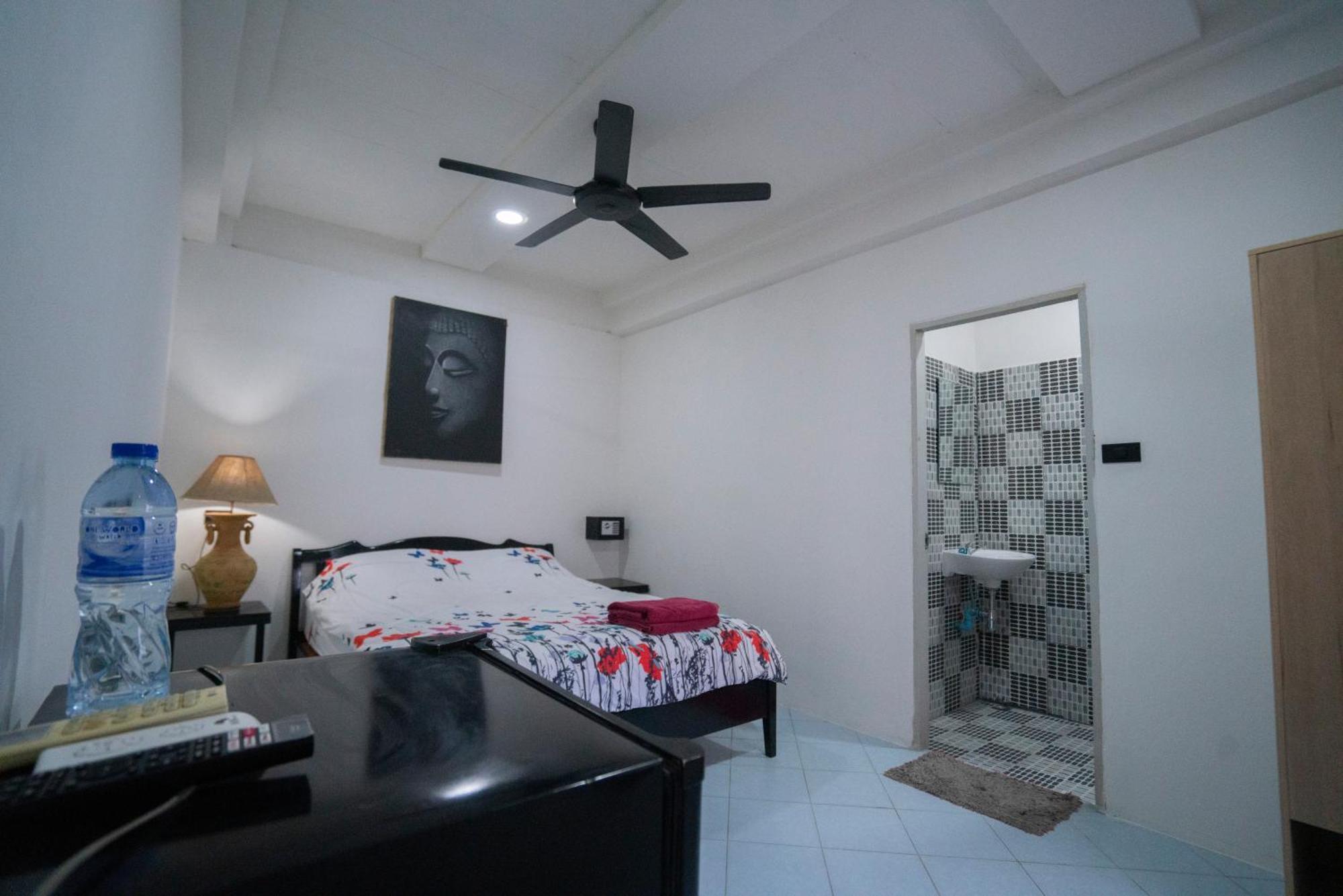 Splash Bar And Guesthouse Pattaya Extérieur photo
